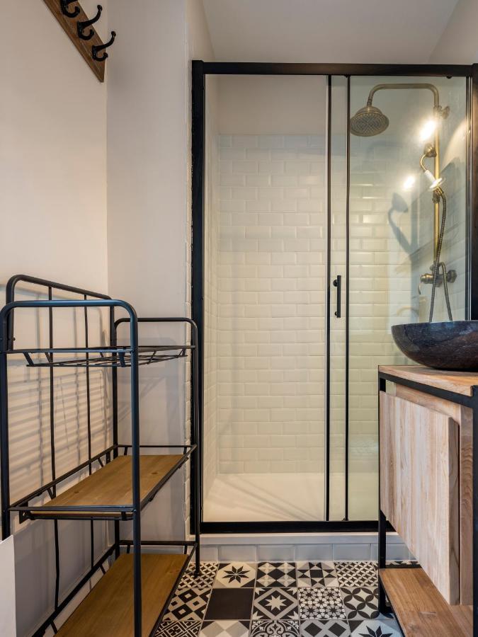 La Tour Pom'pin Bed & Breakfast