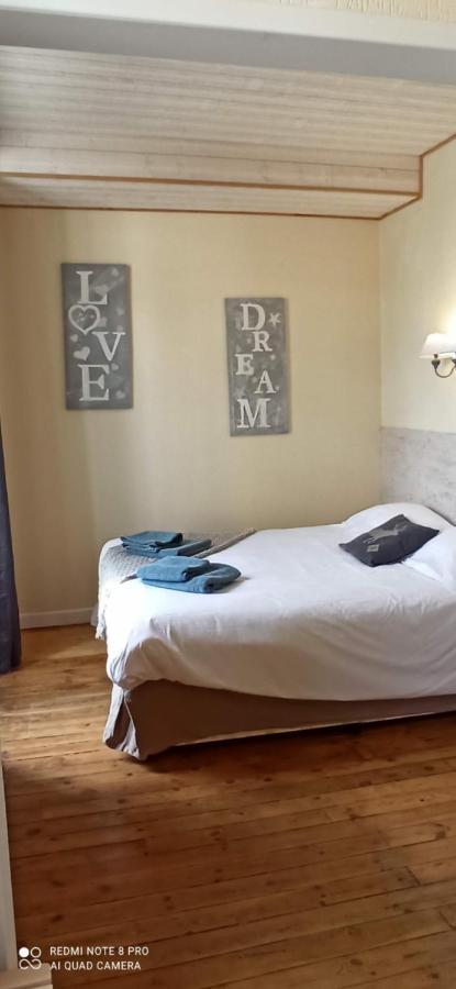 Couette-café La Tour Pom'pin
