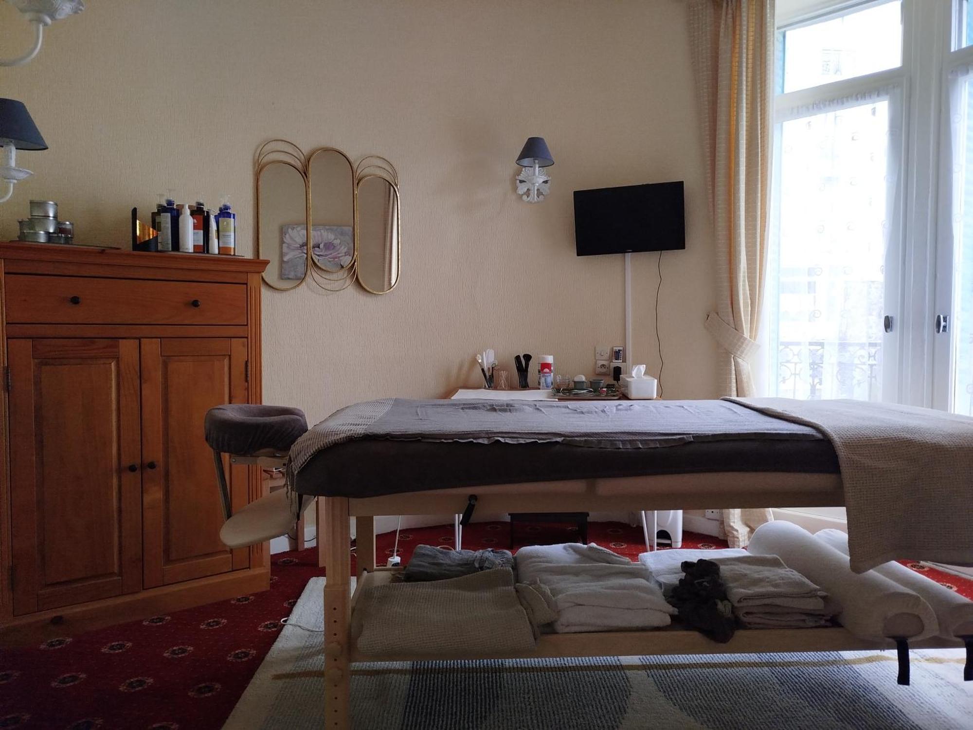 La Tour Pom'pin Bed & Breakfast